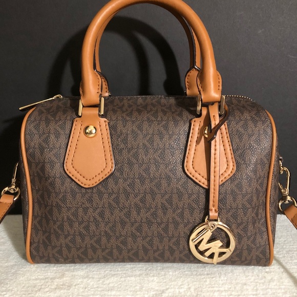 🎊 Michael Kors Signature Crossbody Bag 🎊 - Picture 5 of 11